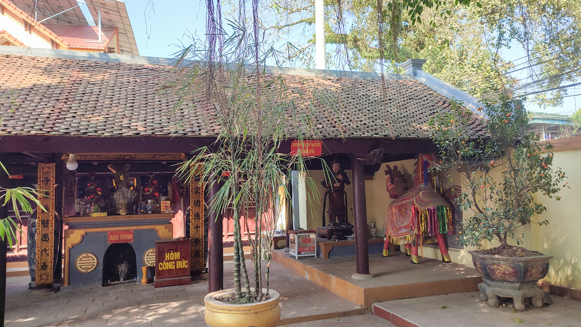 3_Đền Chính.jpg